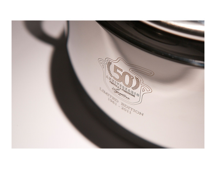 Silk-screen print of the Limited Edition Domina Bianca pressure cooker for the 50th anniversary