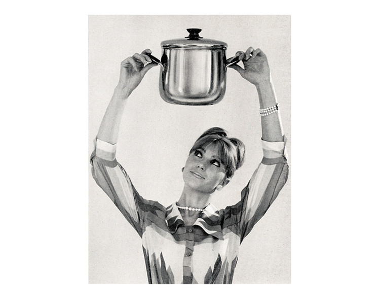 An advertising insert for the Moon Line product range bearing the slogan "Una pentola Lagostina si fa pubblicità da sola, basta guardarla" ("A Lagostina cooking pot is an advertisement in itself; just look at it")